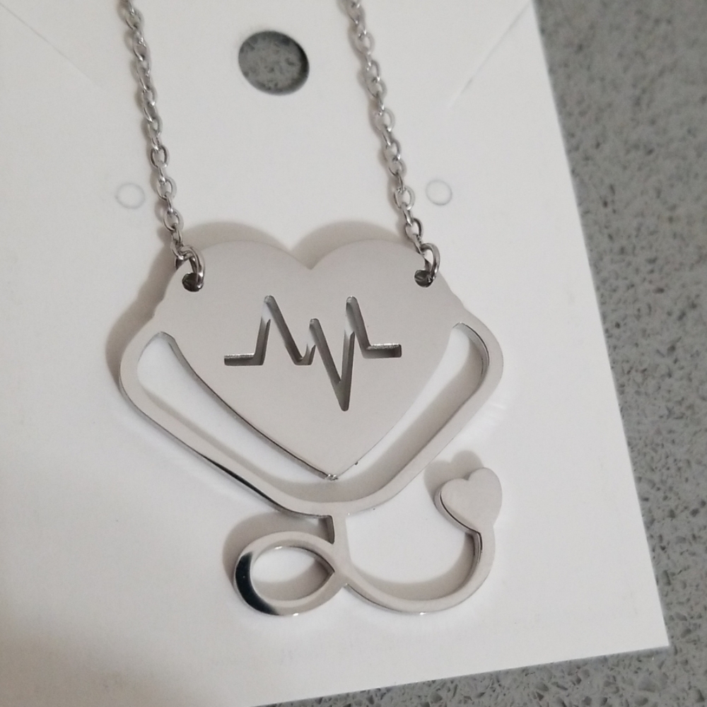 🆕️Stethoscope Heart necklace - Picture 6 of 8
